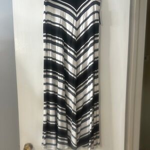Black and White Pleated Maxi Pencil Skirt for Casual Wear